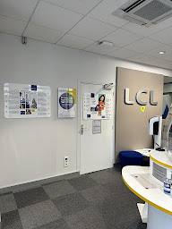 Photo n°4 de LCL Banque et assurance à Vauréal (Banque d'épargne)