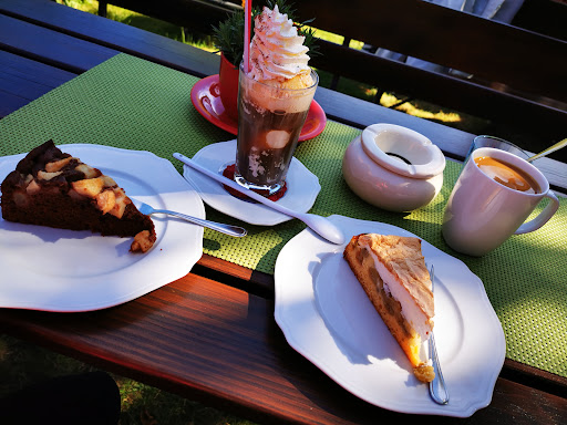 Garden Café "Over the Hedge" - Thumbnail