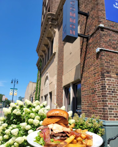 Common Pub Detroit by null