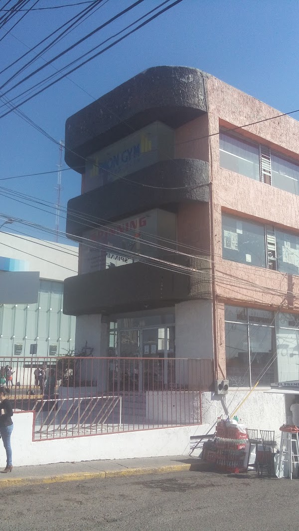 Gimnasio Iron Gym, Calle Iztaccíhuatl 99, Las Palmas, 76040 Santiago de