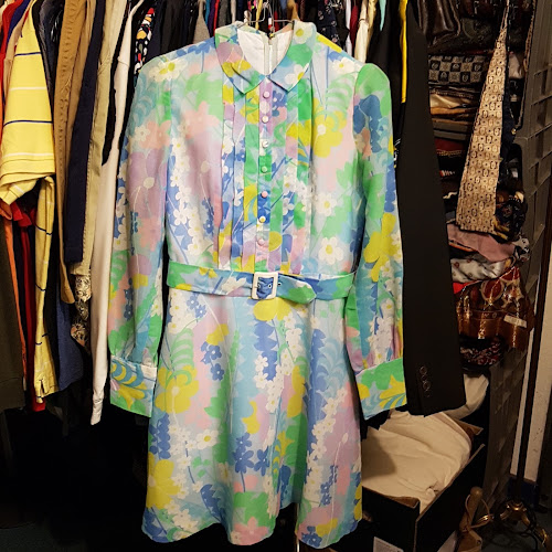 Little OCTOPUS Vintage — friperie vintage 7 Chau. de la Madeleine Paris