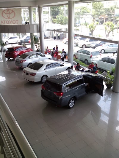 Photos of Toyota Gresik hub Fatchul Toyota Gresik