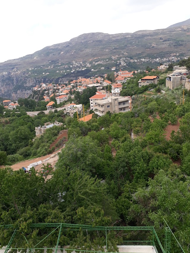 Green Hotel Hasroun