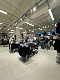 Photo n°7 de celio à Marseille (Magasin de vêtements pour jeunes)