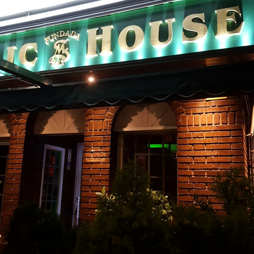 Públic House - Taberna Inglesa