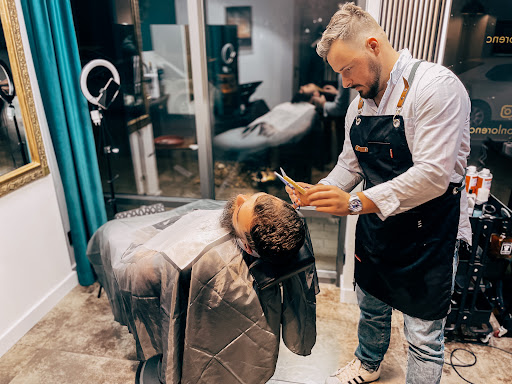 Mniej Na Głowie Barber