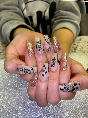 De Luxe Nails Lounge interior view