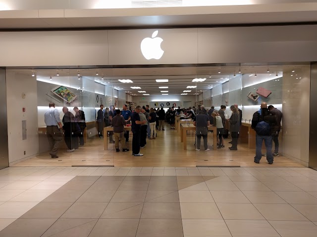 Apple The Fashion Mall at Keystone