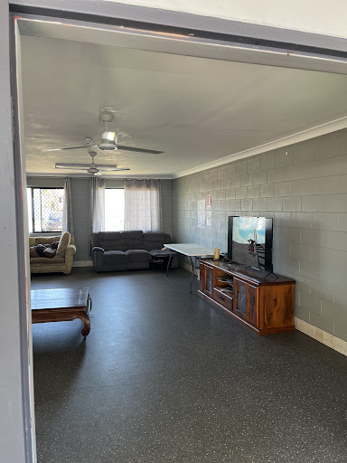 Bowen Backpackers - Visual
