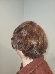 Photo n°5 de PM coiffure à Les Garennes sur Loire (Salon de coiffure)