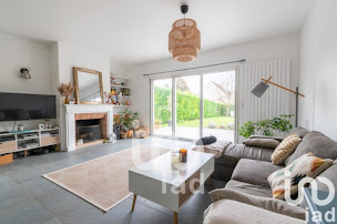 Photo n°11 de Jérôme Jalabert - Iad Immobilier Triel-sur-Seine à Triel-sur-Seine (Agence immobilière)