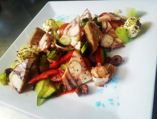 Lofaki Cafe Restaurant Theatre