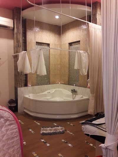 Photos of MALDIVES spa and skin care salon