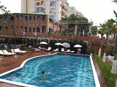 Hotel Rinia 2