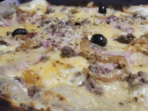 Photo 5 - Paradou Pizzas...pizzas au feu de bois