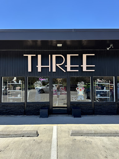 THREE - Visual