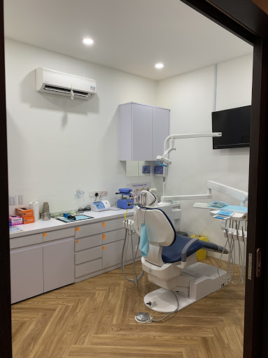 KLINIK PERGIGIAN DENTAL LEGACY LARKIN ( BRACES, CLEAR ALIGNER, VENEER AND WHITENING)