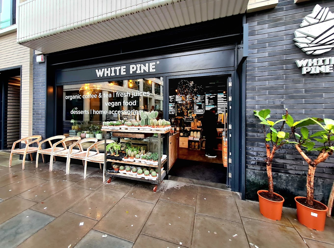Explore the vibrant and charming neighbourhood of Fitzrovia with our guide to the best cafes. From quaint and cozy coffee shops to trendy and chic hangouts, discover a range of unique cafes offering delicious coffee, tea, and pastries. Whether you're looking for a quick caffeine fix or a leisurely brunch, Fitzrovia's cafes offer something for everyone. Discover the local favorites and hidden gems of this thriving London neighbourhood with our curated list of the best cafes in Fitzrovia. #london