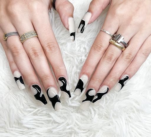 Natural Nails & Lashes