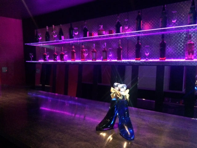 Girl’s Bar Rabbit’s