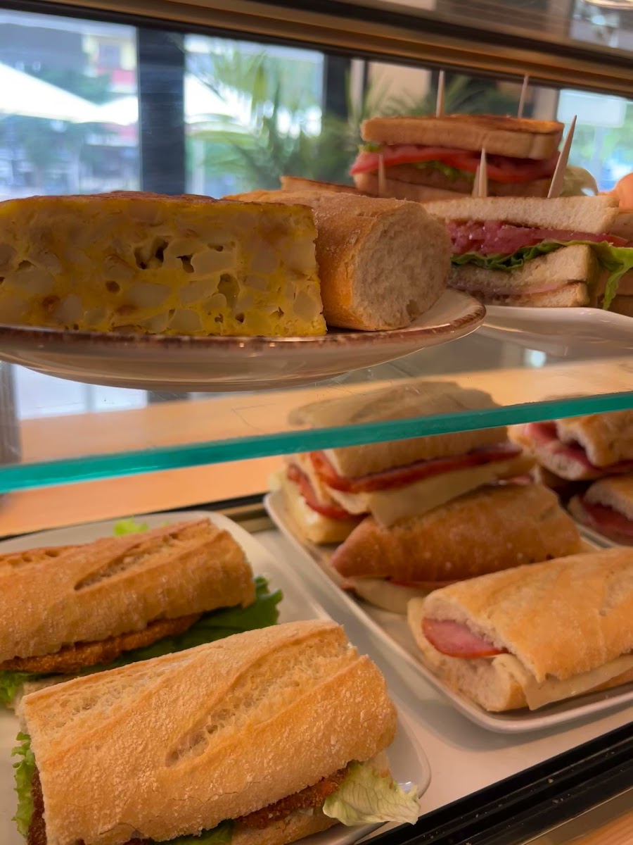 Cafetería Reconquista — photo 2