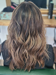 Photo n°20 de LE COCON-ATELIER COIFFURE /SALON DE COIFFURE AVEDA à Moustey (Salon de coiffure)