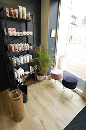 Photo n°3 de Salon Le Loft à Saint-Étienne-de-Montluc (Salon de coiffure)