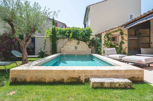 Photo de Eaux & Piscines OFFICIEL - Ozéo St Rémy | Ent. BARRIOL | Construction/rénovation de piscines depuis 1998 | Alpilles/Luberon