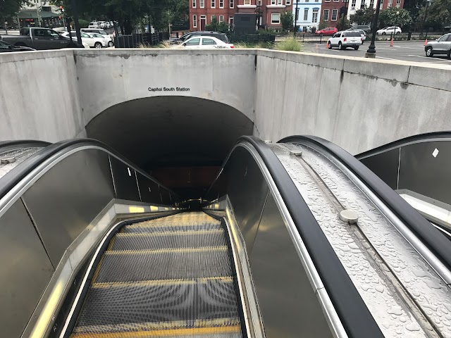 Capitol South Metro Station