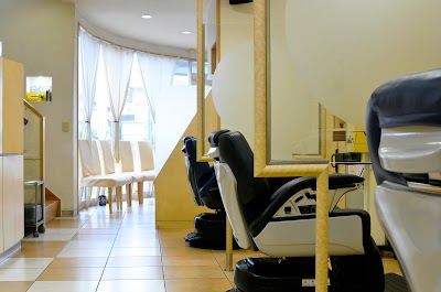 ヘアーサイトムービズ 花みずき通り本店