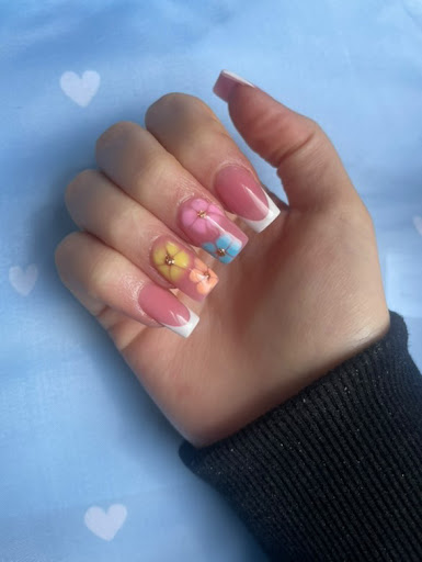 Golden File Nails Salon