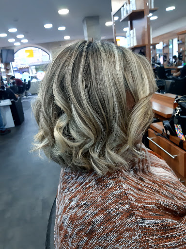 Salon 1001, hairdressing and beauty salon at Plärrer