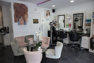 Photo n°40 de EVILA Coiffure - Salon de Coiffure à L'Isle-Adam à L'Isle-Adam (Barbier)