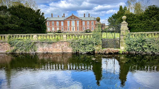 Bosworth Hall front lawn - Thumbnail
