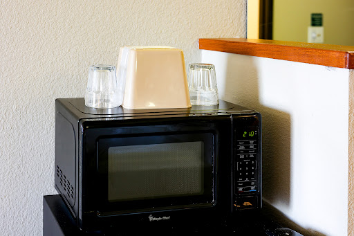 Siletz Bay Beachfront Hotel by OYO Lincoln City - Thumbnail