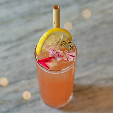 Third Pig Bar by null