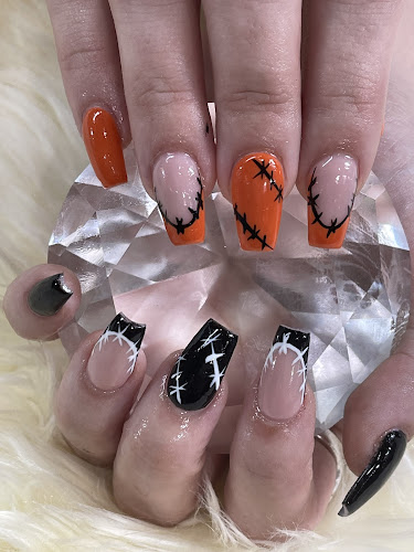 N’ Luxe Nails And Spa interior view