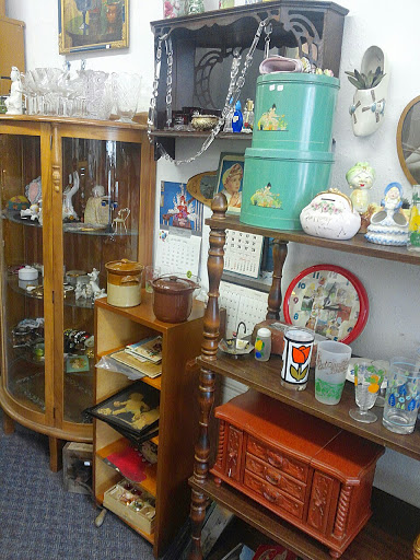 1104 Adams Antiques - Thumbnail