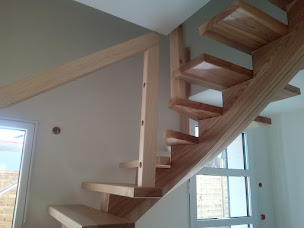 Photo n°2 de XAVIER HENNUYER ET FILS à Wimille (Société de fabrication d'escaliers)