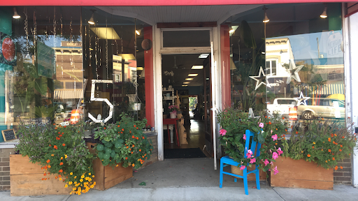 Maxwell's Flowers & Gifts