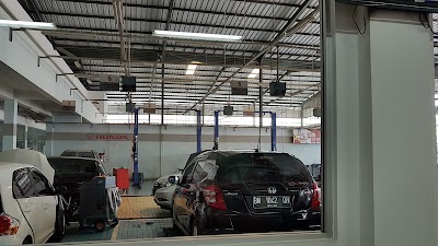 Photos of Honda Arista Sudirman