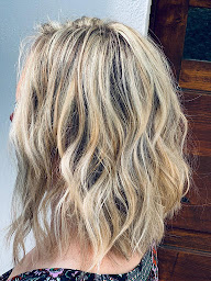 Photo n°5 de Les ciseaux d’Elah (coiffeuse à domicile) à Le Plessis-Bouchard (Salon de coiffure)