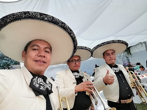 Mariachis en Xalatlaco