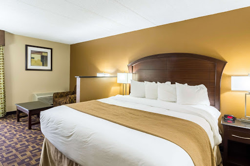 Quality Inn & Suites Arden Hills - Saint Paul North - Thumbnail