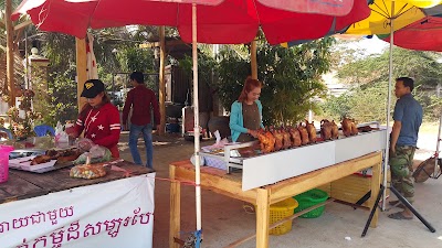 Photos of ពូ​ បារាំង មានលក់​ មាន់​ និង​ ទា​ បំពង​