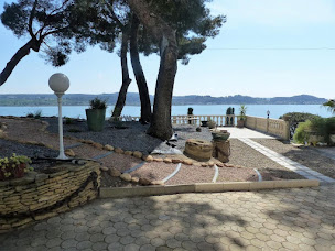 Photo n°14 de Au Bord de l'Etang - Gîtes de France à Miramas (Lodge)