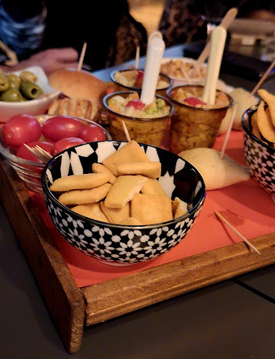 Metropolitan Bar - Visual