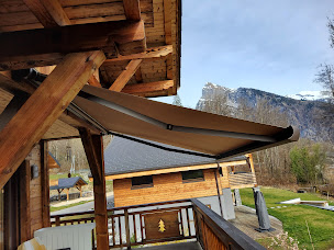 Photo n°28 de Perrin Stores & Menuiseries - Véranda Veranco - Terre de Fenêtre à Marnaz (Constructeur d'abris de jardin)