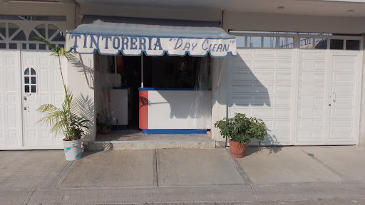 Tintorería Day Clean Logo