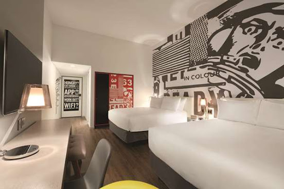 Radisson RED Minneapolis Downtown by null